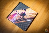 Album Boda Piramidal plata forma diagonal con base en polipiel negra